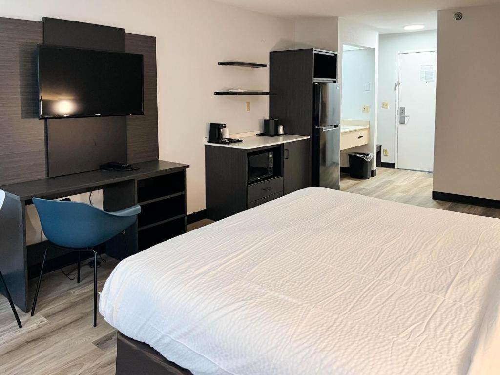 6 Elkhart, In Hotel 2*