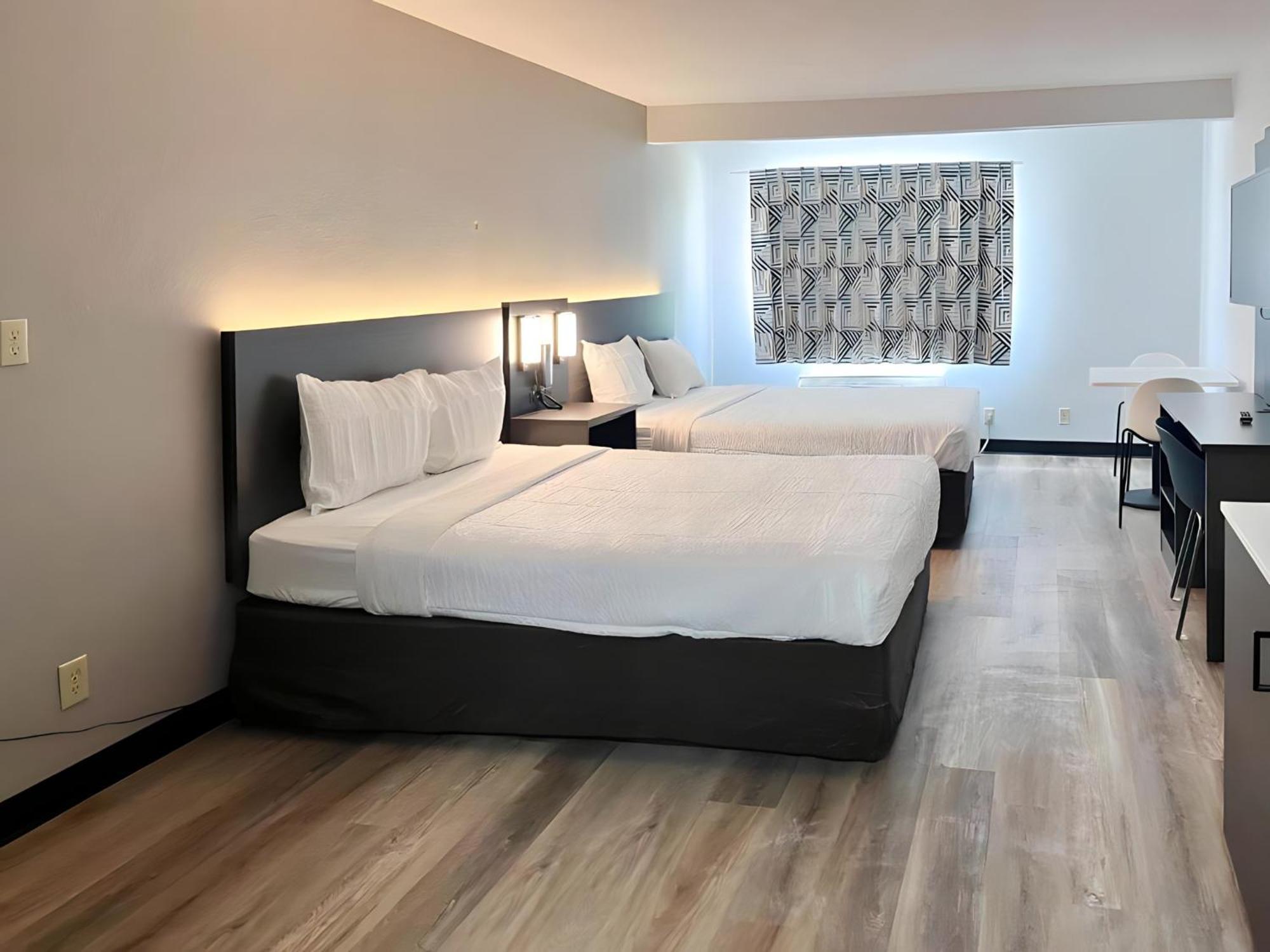 6 Elkhart, In Hotel 2*